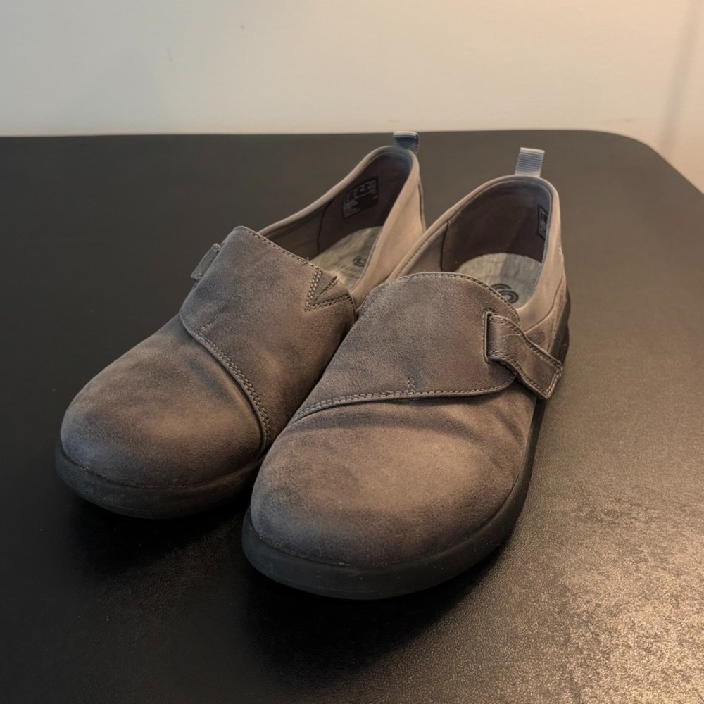 Women's Grey Cloudstepers by Clarks sz US 8.5 M Cushion Comfort Slip on EUC